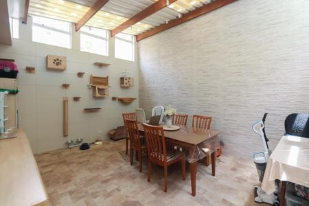 Casa à venda com 150m², 3 quartos e 2 vagasQuintal 