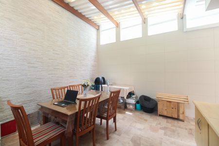 Casa à venda com 150m², 3 quartos e 2 vagasQuintal 