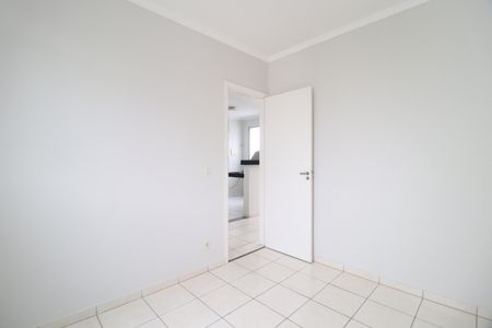 Quarto 1 de apartamento para alugar com 2 quartos, 48m² em Shopping Park, Uberlândia