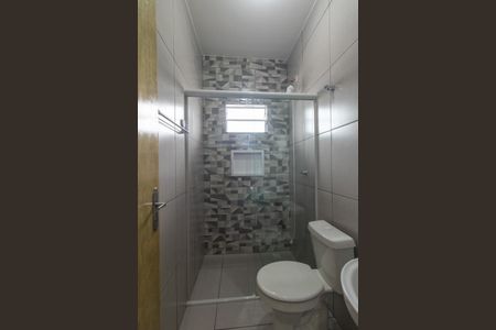 Banheiro Social de kitnet/studio para alugar com 1 quarto, 16m² em Sítio Cercado, Curitiba