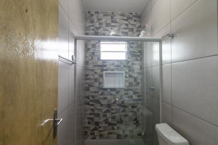 Banheiro Social de kitnet/studio para alugar com 1 quarto, 16m² em Sítio Cercado, Curitiba