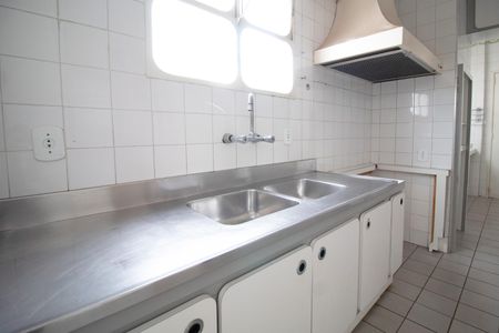 Apartamento à venda com 198m², 2 quartos e 2 vagas