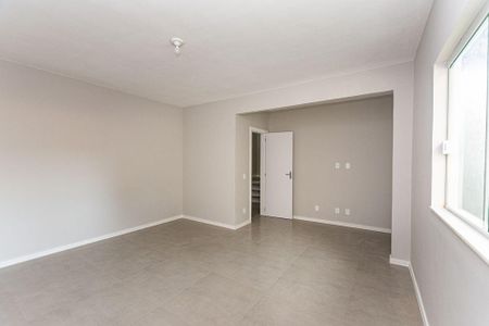 Casa à venda com 3 quartos, 280m² em Maravista, Niterói