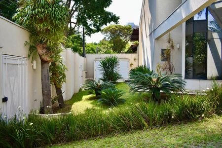 Casa à venda com 560m², 4 quartos e 7 vagas