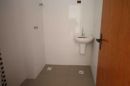 Apartamento à venda com 45m², 2 quartos e sem vaga Apartamento à venda com 45m², 2 quartos e sem vagaBanheiro