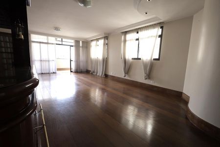 Apartamento à venda com 250m², 4 quartos e 2 vagasSala