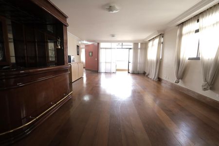 Apartamento à venda com 250m², 4 quartos e 2 vagasSala