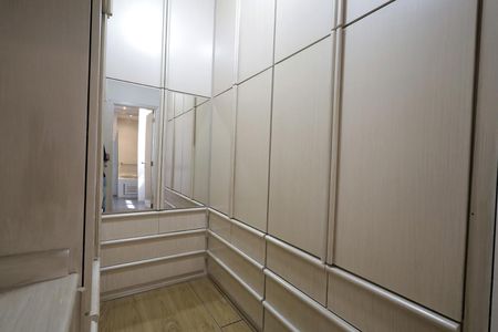 Apartamento à venda com 250m², 4 quartos e 2 vagasCloset