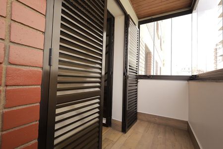 Apartamento à venda com 250m², 4 quartos e 2 vagasSacada Quarto 3