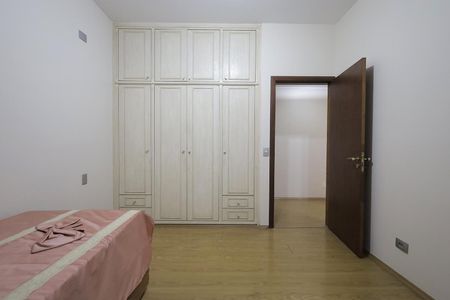 Apartamento à venda com 250m², 4 quartos e 2 vagasQuarto 4