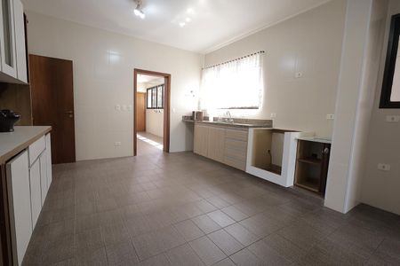 Apartamento à venda com 250m², 4 quartos e 2 vagasCozinha