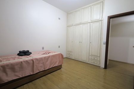 Apartamento à venda com 250m², 4 quartos e 2 vagasQuarto 4