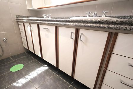 Apartamento à venda com 250m², 4 quartos e 2 vagasBanheiro 1