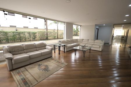 Apartamento à venda com 250m², 4 quartos e 2 vagasHall social