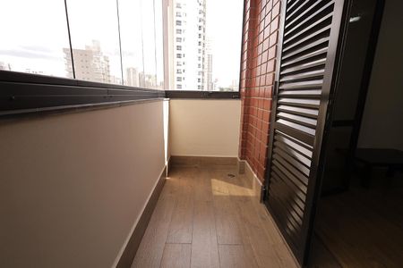 Apartamento à venda com 250m², 4 quartos e 2 vagasSacada Quarto 3