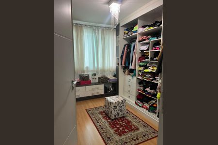 Casa para alugar com 220m², 4 quartos e 3 vagas Casa para alugar com 220m², 4 quartos e 3 vagasCloset
