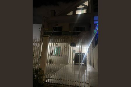 Casa para alugar com 220m², 4 quartos e 3 vagas Casa para alugar com 220m², 4 quartos e 3 vagasFachada