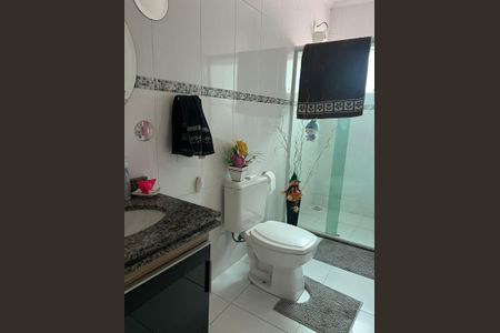 Casa para alugar com 220m², 4 quartos e 3 vagas Casa para alugar com 220m², 4 quartos e 3 vagasBanheiro 2