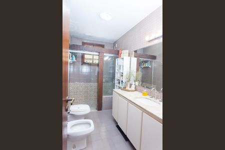 Casa de condomínio à venda com 300m², 5 quartos e 5 vagasBanheiro Social