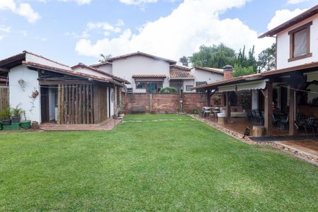 Casa de condomínio à venda com 300m², 5 quartos e 5 vagasQuintal