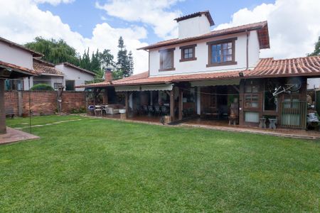 Casa de condomínio à venda com 300m², 5 quartos e 5 vagasQuintal