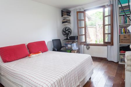 Casa de condomínio à venda com 300m², 5 quartos e 5 vagassuite 2