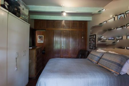 Casa de condomínio à venda com 300m², 5 quartos e 5 vagassuite 1