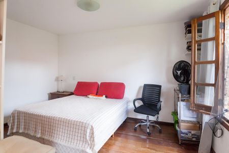 Casa de condomínio à venda com 300m², 5 quartos e 5 vagassuite 2