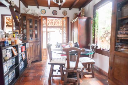 Casa de condomínio à venda com 300m², 5 quartos e 5 vagasSala de Jantar