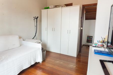 Casa de condomínio à venda com 300m², 5 quartos e 5 vagasquarto 2