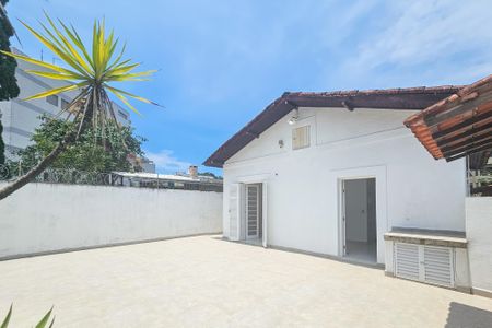 Casa para alugar com 240m², 4 quartos e 4 vagasÁrea de serviço 