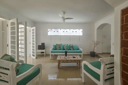 Casa para alugar com 240m², 4 quartos e 4 vagasSala