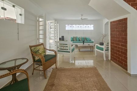 Casa para alugar com 240m², 4 quartos e 4 vagasSala