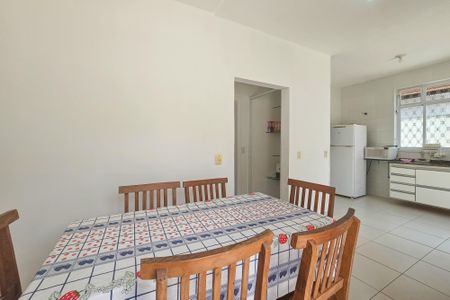 Casa para alugar com 240m², 4 quartos e 4 vagascozinha