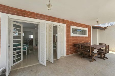 Casa para alugar com 240m², 4 quartos e 4 vagasvaranda