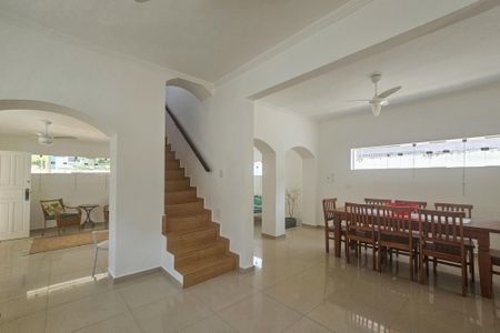 Casa para alugar com 240m², 4 quartos e 4 vagasSala