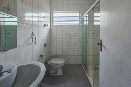 Casa para alugar com 240m², 4 quartos e 4 vagasbanheiro 2