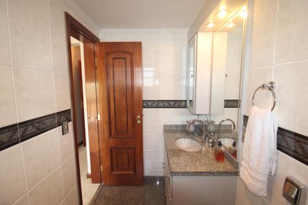 Apartamento para alugar com 210m², 4 quartos e 3 vagasQuarto 2 - Banheiro