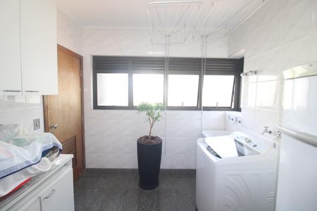 Apartamento para alugar com 210m², 4 quartos e 3 vagasÁrea de Serviço