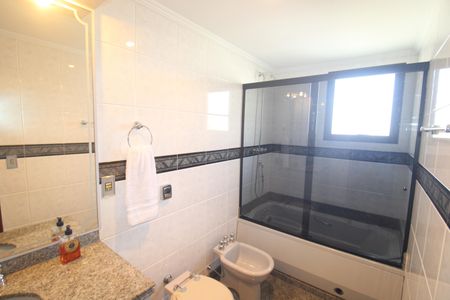 Apartamento para alugar com 210m², 4 quartos e 3 vagasQuarto 2 - Banheiro
