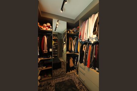 Casa à venda com 200m², 5 quartos e 2 vagasQuarto 2