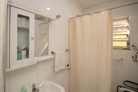 Casa à venda com 175m², 2 quartos e 2 vagasBanheiro 1