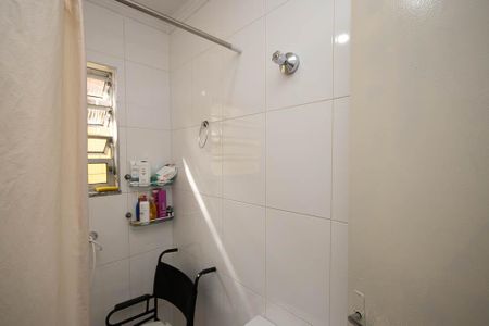 Casa à venda com 175m², 2 quartos e 2 vagasBanheiro 1
