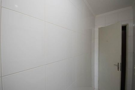 Casa à venda com 175m², 2 quartos e 2 vagasBanheiro 2