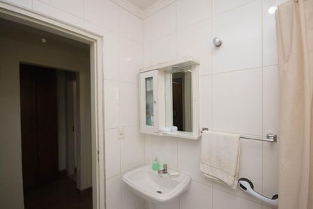 Casa à venda com 175m², 2 quartos e 2 vagasBanheiro 1