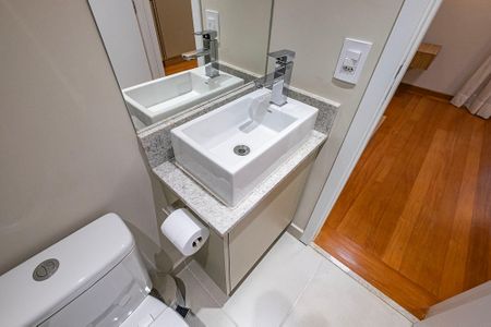 Banheiro de kitnet/studio para alugar com 1 quarto, 25m² em Pinheiros, São Paulo