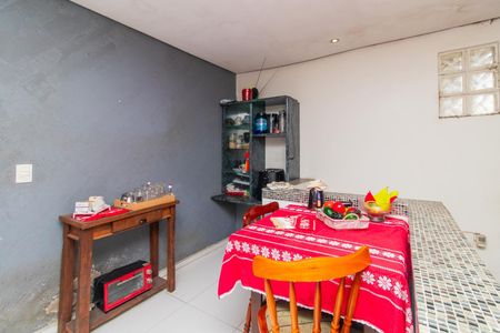 Casa à venda com 500m², 2 quartos e 3 vagas Casa à venda com 500m², 2 quartos e 3 vagasCorredor