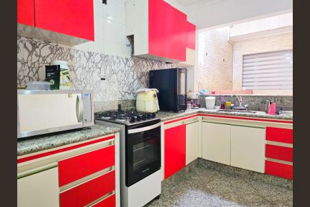 Casa à venda com 260m², 4 quartos e 3 vagasCozinha 