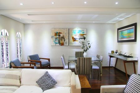 Casa à venda com 260m², 4 quartos e 3 vagasSala 