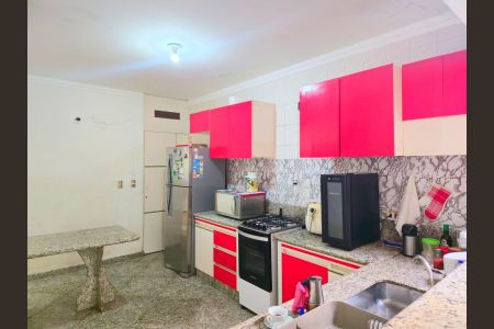 Casa à venda com 260m², 4 quartos e 3 vagasCozinha 